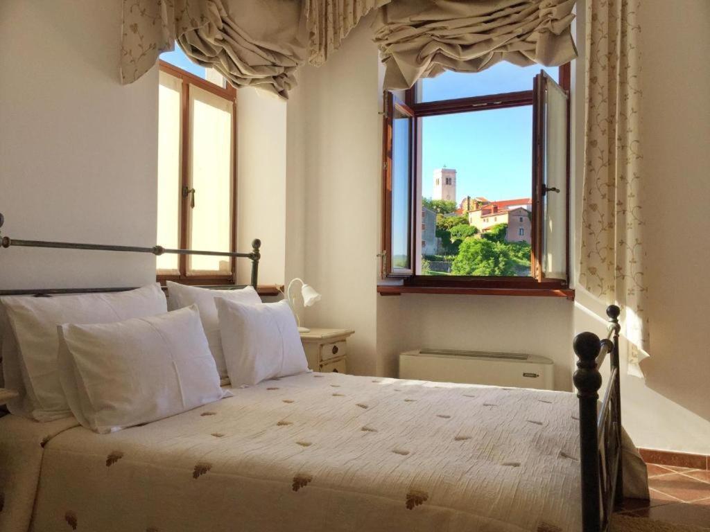 Palazzo Angelica B&B Adults Only Oprtalj Pokoj fotografie
